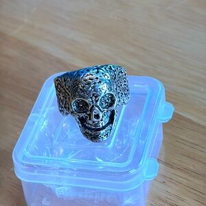 NWOT  STERLING SILVER SKULL RING